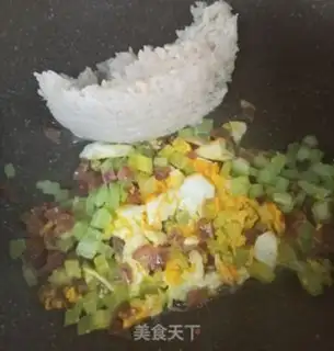 Make Cream sausage egg fried rice step 2
