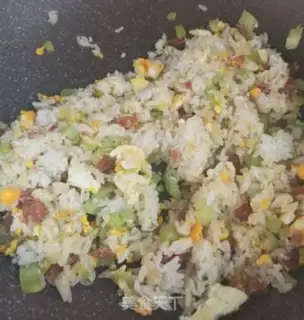 Make Cream sausage egg fried rice step 3
