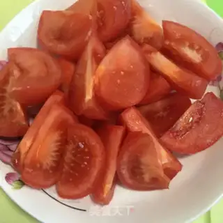 Make Tomato fried eggs step 1