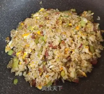 Make Cream sausage egg fried rice step 4