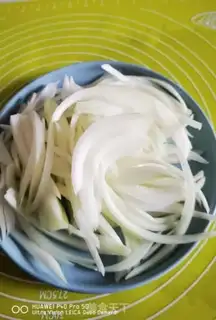 Make Old Beijing chicken roll step 8