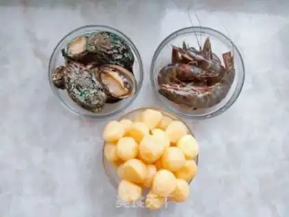 Make Abalone little potato shrimp ball step 0