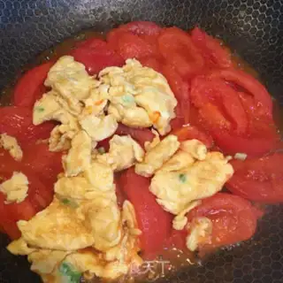 Make Tomato fried eggs step 8
