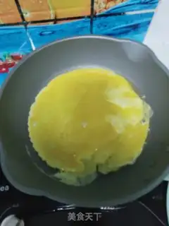 Make Cream fan fried eggs step 2
