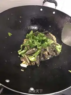 Make Blue pepper fried salted fish step 2