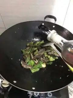 Make Blue pepper fried salted fish step 3