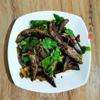 Make Blue pepper fried salted fish step 5