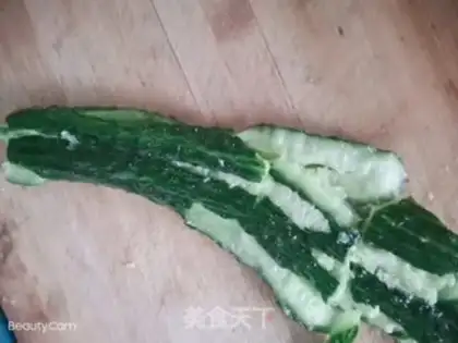 Make Cold cucumbers and fans step 1
