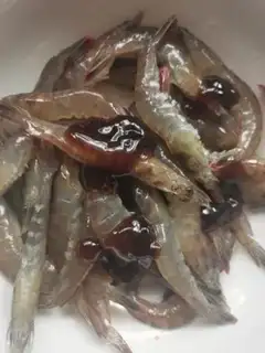 Make Shrimp with oil step 1