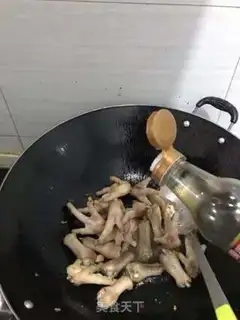Make Onion burning chicken claws step 3