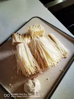 Make Frozen needle mushrooms step 1