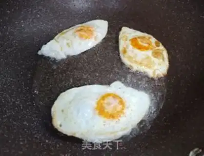 Make Paprika bag of eggs step 2