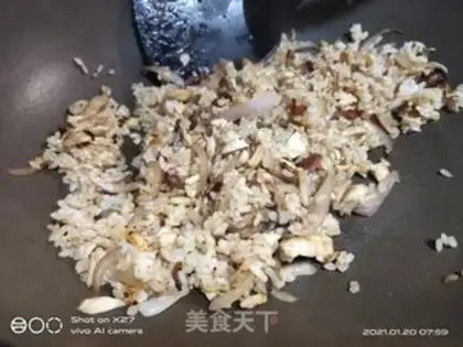 Make Chicken onion fried rice step 3