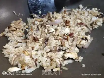Make Chicken onion fried rice step 4
