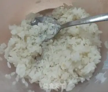 Make Sesame banana inverted sushi step 1