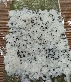 Make Sesame banana inverted sushi step 2