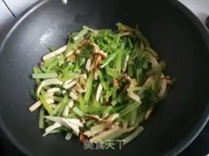 Make Celery fried beans step 4