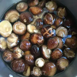 Make Little mushroom stew chicken step 0