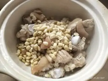 Make Pork-foot peanut soup step 4