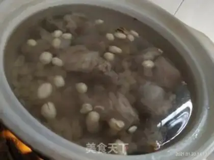 Make Pork-foot peanut soup step 5