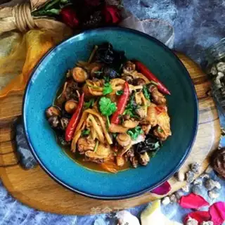 Make Little mushroom stew chicken step 16