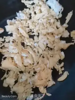 Make Cream eggs and shrimp buns step 2