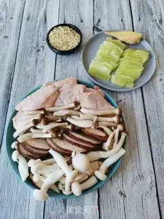 Make Pyramid mushroom fried chicken wings step 0