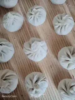 Make Cream eggs and shrimp buns step 6