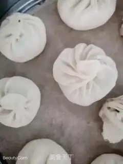 Make Cream eggs and shrimp buns step 7
