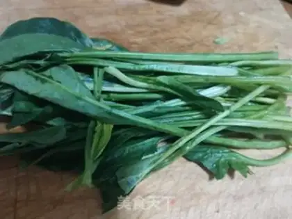 Make Tomato spinach egg soup step 1