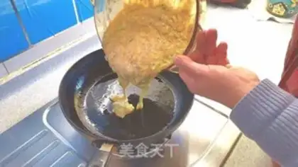 Make Pyramid eggs onions step 7