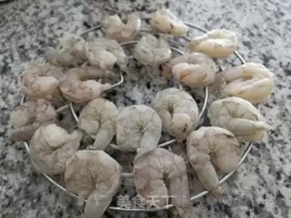 Make Spanish garlic shrimp step 0