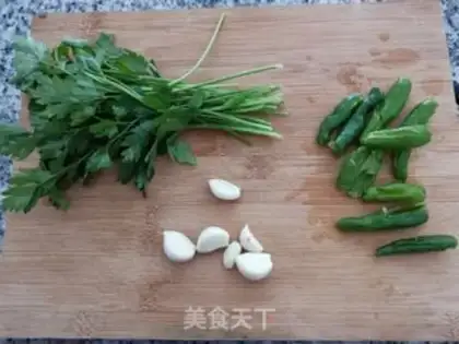 Make Spanish garlic shrimp step 1