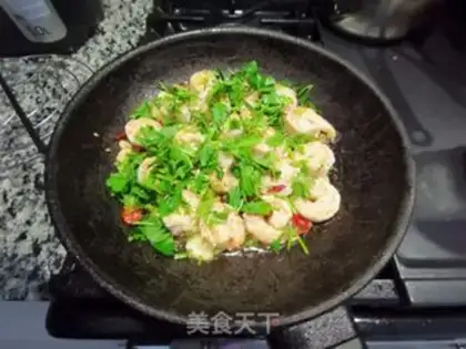 Make Spanish garlic shrimp step 7