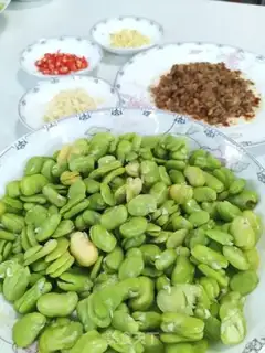 Make Pyramid meat and fresh beans step 0