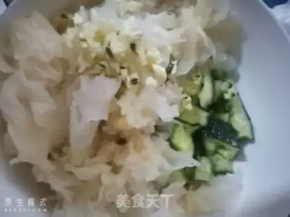 Make The silver ear of the cold cucumber step 3