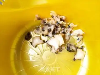 Make The abalone clams and the ketchup soup step 1