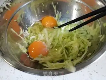 Make Cracker eggcake step 1