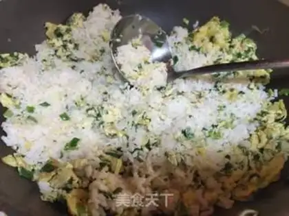 Make Scorch egg fried rice step 4