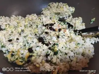 Make Scorch egg fried rice step 6