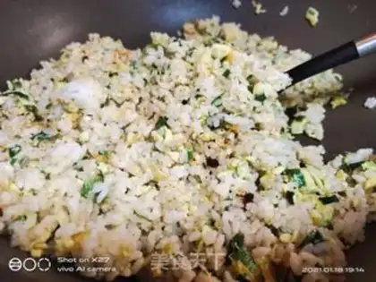 Make Scorch egg fried rice step 7