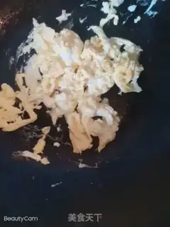 Make Onion radish egg fried rice step 2