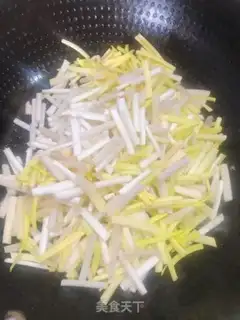 Make Garlic fried eggs step 4