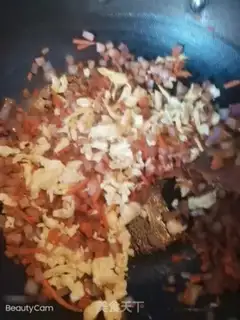 Make Onion radish egg fried rice step 6