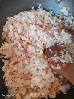 Make Onion radish egg fried rice step 7
