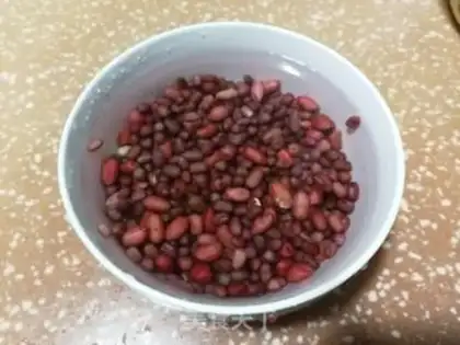 Make Red bean date cinnamon soup step 1