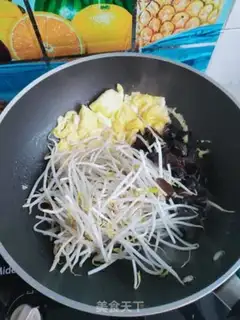 Make Green bean sprouts and eggs step 3