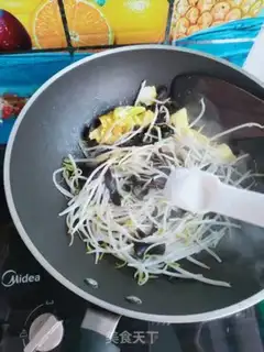 Make Green bean sprouts and eggs step 4