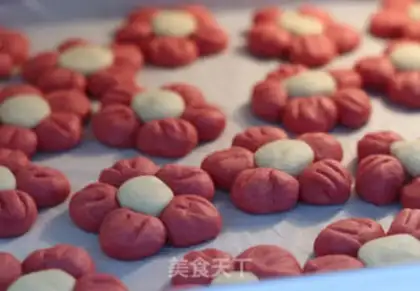 Make Flower cookies step 12