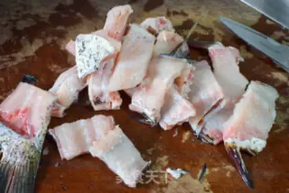 Make Carrot fish bone soup step 0